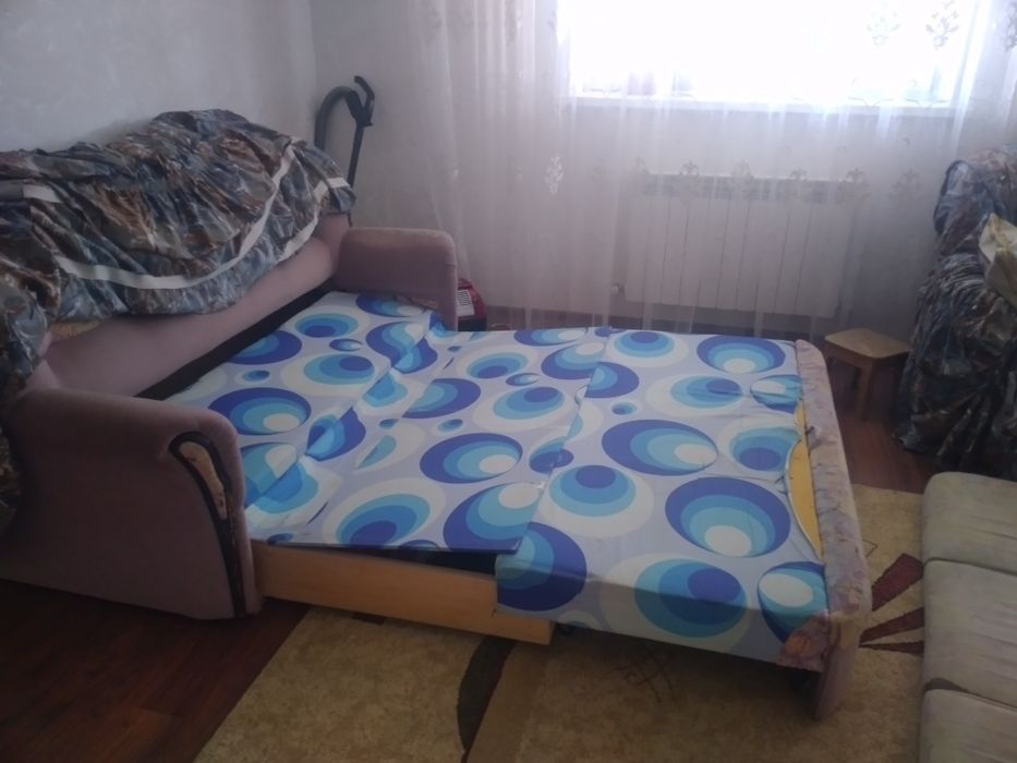 Диван мен екі кресло сатылады