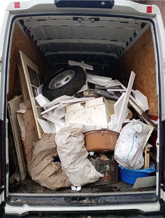 Debarasări Apartamente,Beciuri,poduri și pivnițe |Debarasare mobilă veche, moloz și Gunoi |Demolări