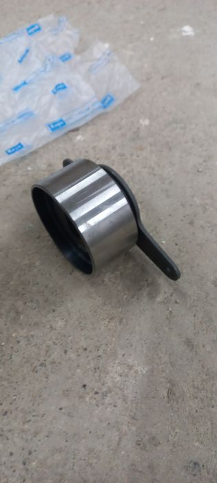 Натяжитель ремня грм. Хонда