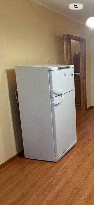 Холодильник Б/У в отличном состоянии