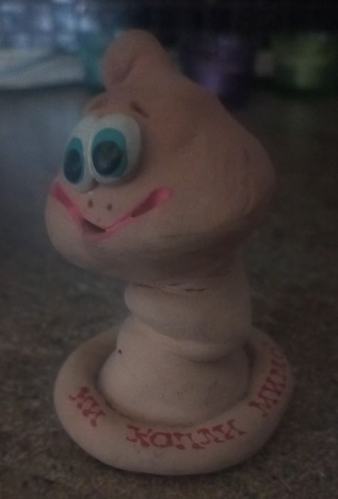 Подарочные глиняные статуэтки