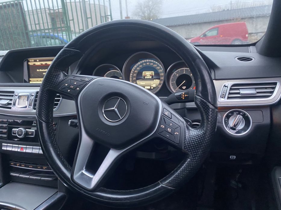 Balamale capotă stânga , dreapta cu capsă Mercedes W212 facelift