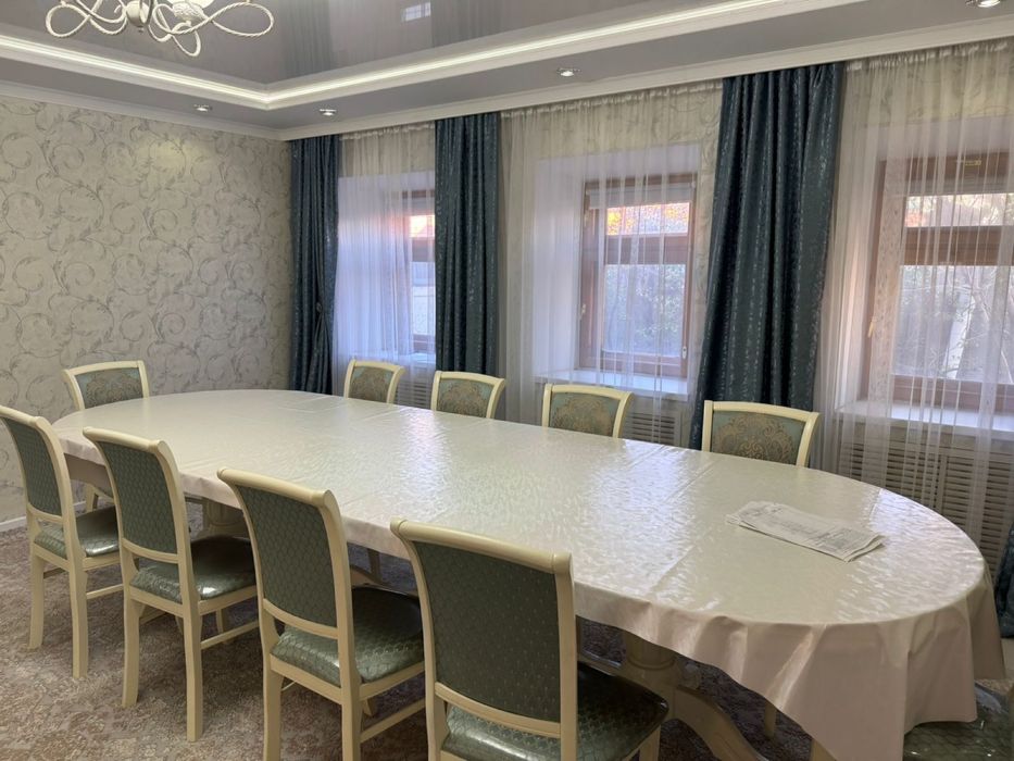 Продам стол в зал в отличном состоянит