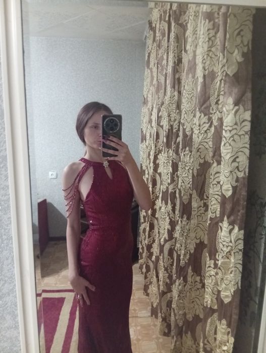 Платье вечернее блестящее