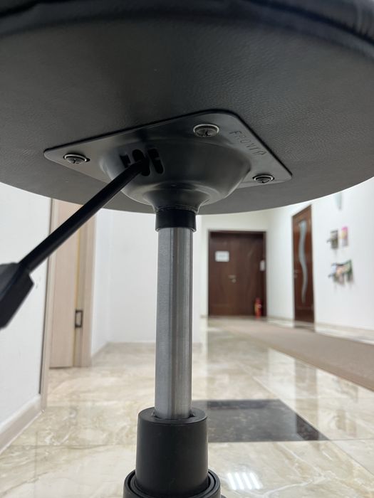 Поворотный стул крутящийся