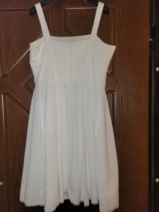 Бяла рокля Lucy Луци