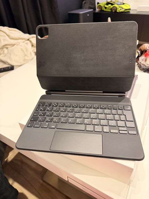 Apple Magic Keyboard 11”