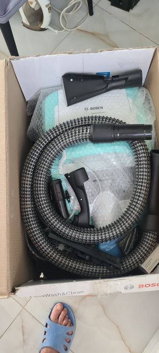 Aspirator Bosch seria 4 cu spălare