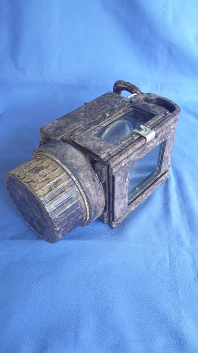Немска карбидна лампа от Втората световна война и Стар авиаторски шлем
