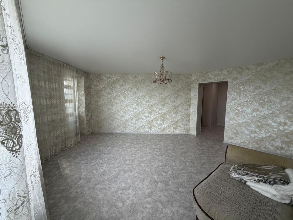 Продам квартиру  район военного института.