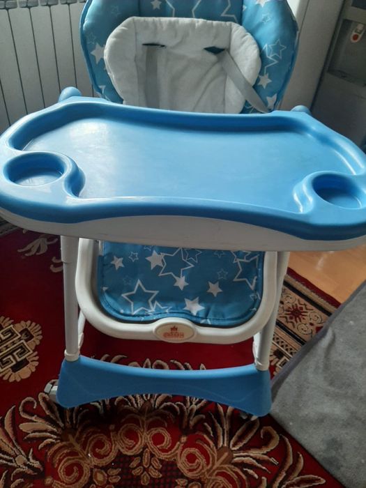 продам столик для кормления