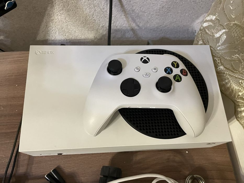 xbox series s gilded hunter bundle