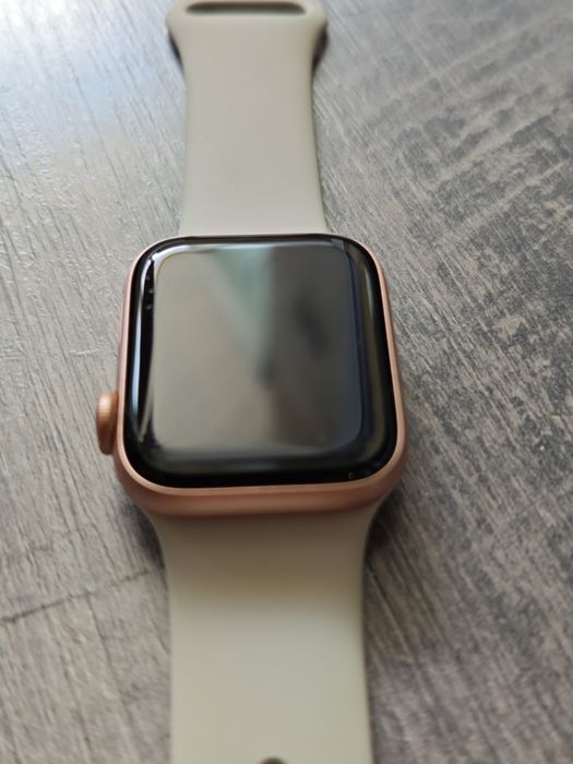 Apple Watch SE 40mm starlight