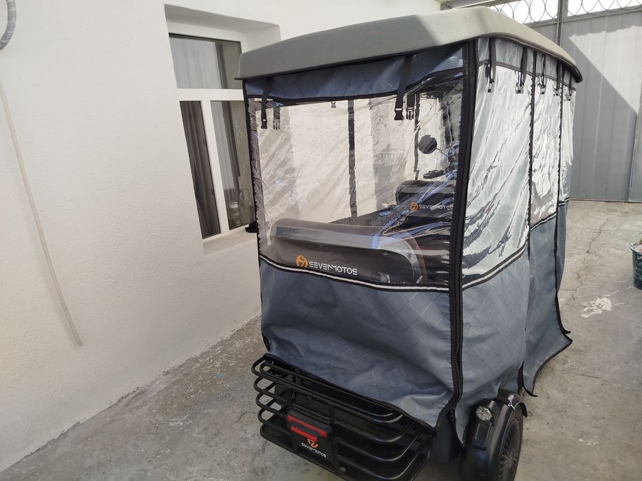 Электро трицикл (трёх колесный скутер) на 3 человека с крышкой- чехлом