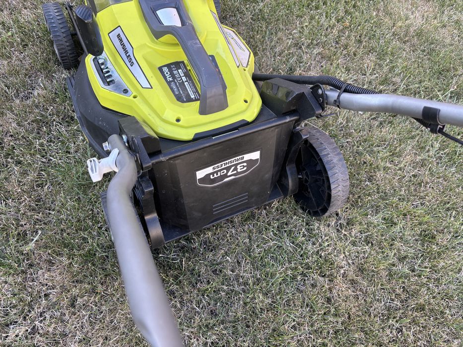 Акумулаторна косачка RYOBi