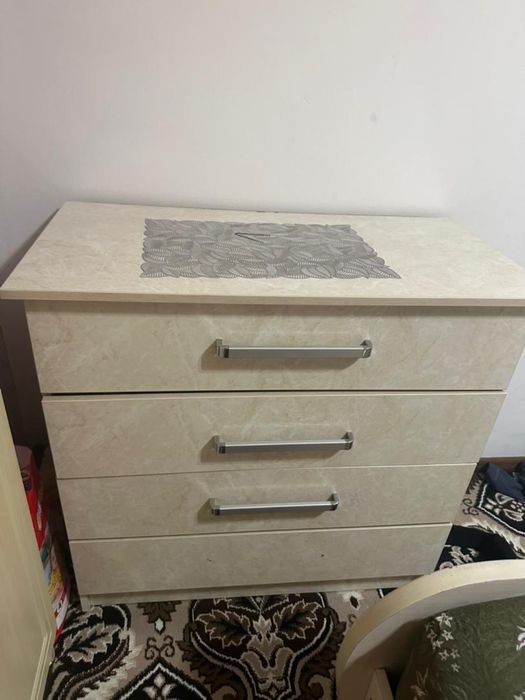 detski kravat va boqa narsalar sotiladi