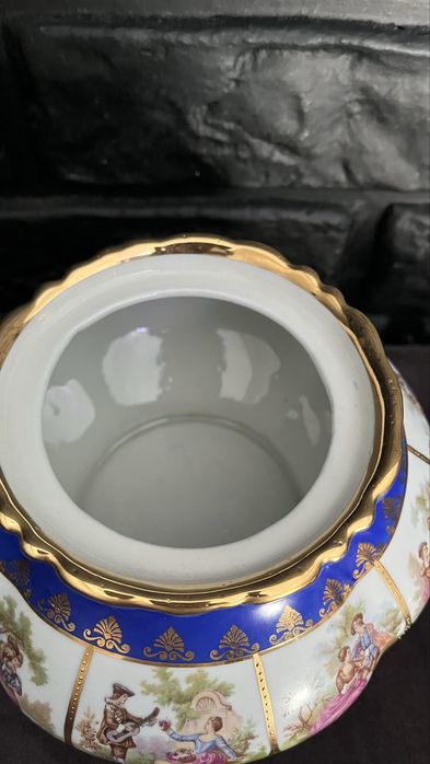 Фарфооовая большая шкатулка