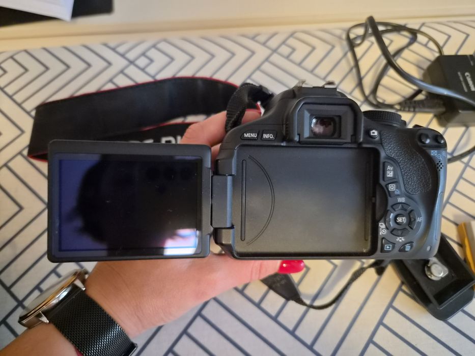 Canon eos 600d  с много аксесоари