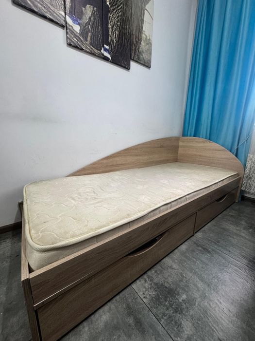 Кровать детская с матрасом и со щкафчиками