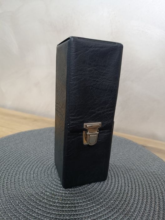 Това е Tokina RMC 80–200mm f/4 – ръчен (manual focus