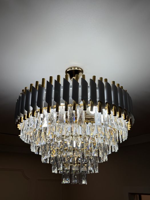 Продам люстру б/у