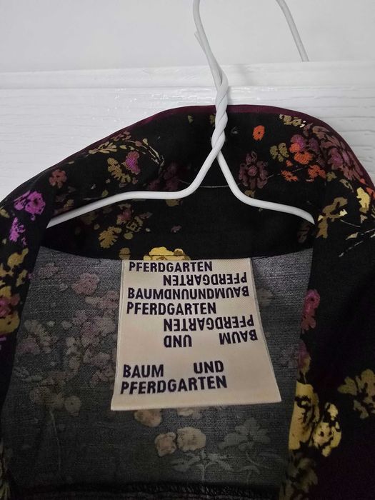 Страхотна флорална риза на Baum und pferdgarten от 100% вискоза