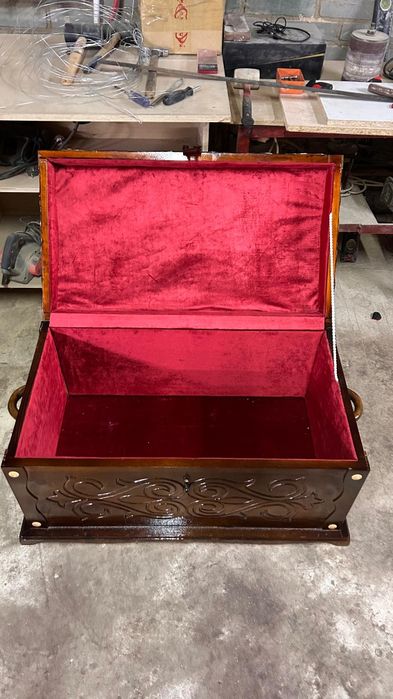 Сундук из дерева