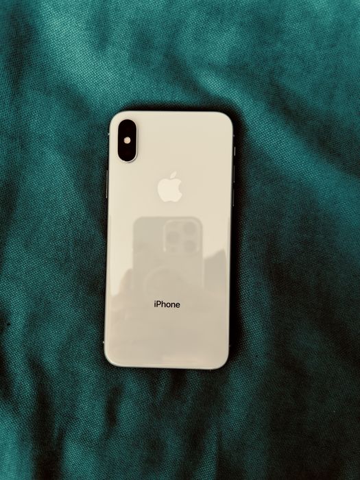 Продаю iPhone X в отличном состоянии.