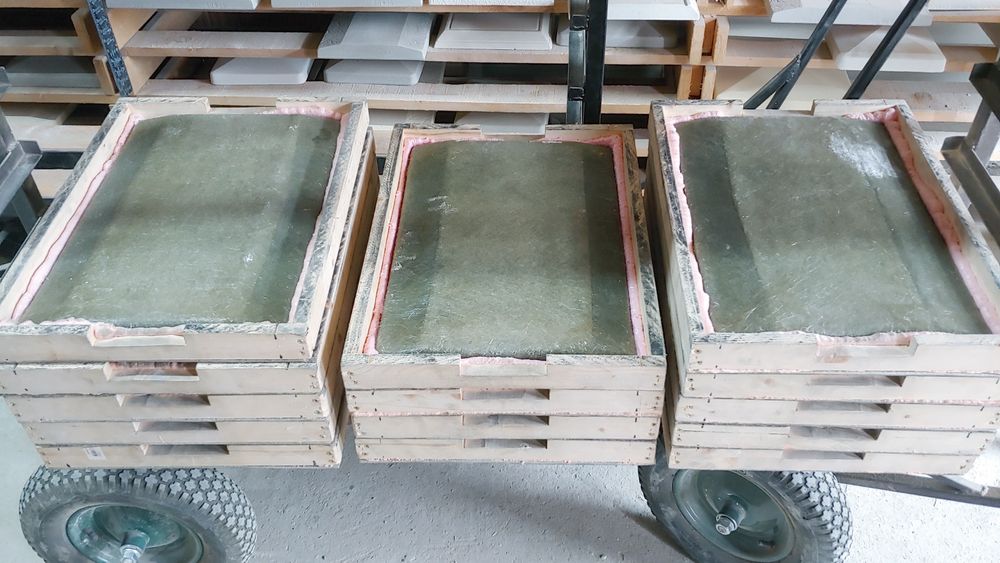 Matrițe capace gard din fibra de sticla cu gelcoat, rășină și întărituri, in rame de lemn 50x35 cm