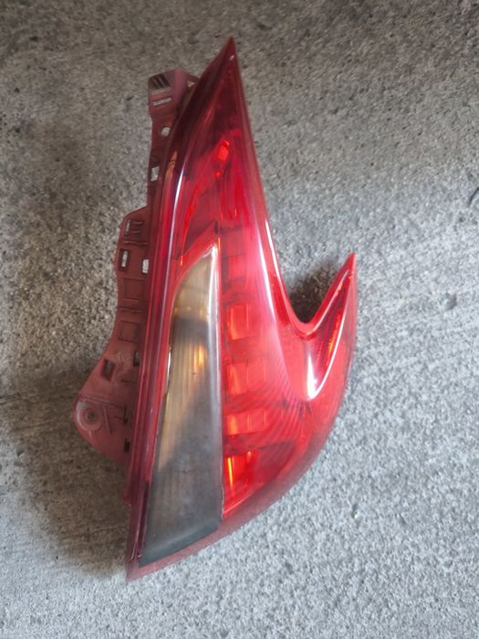 Нисан 370z задна броня и стоп