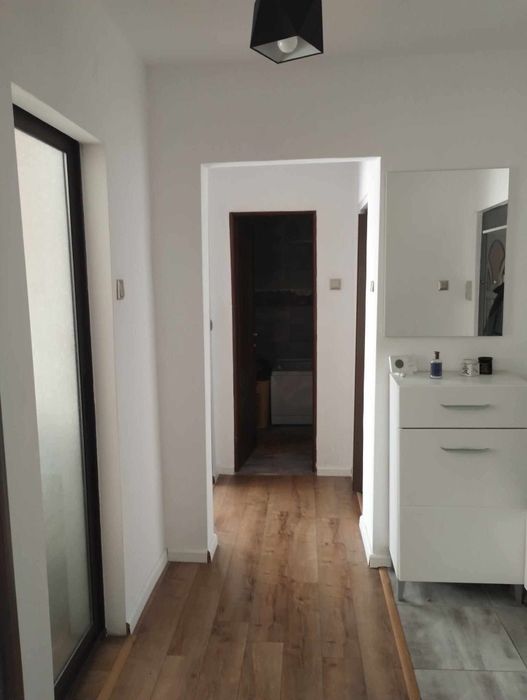 Inchiriez apartament 2 camere Hotel Rusca in spate