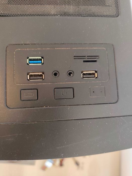 Antec Carcasă PC gaming cu power supply