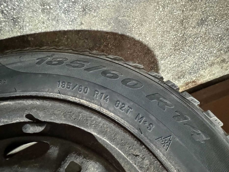 Vand 4 cauciucuri Pirelli iarna