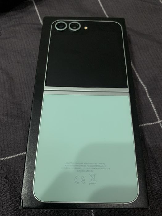 Продаю Samsung Flip6