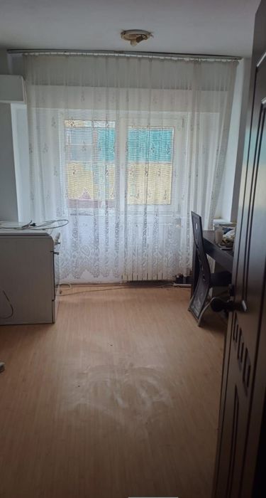 Particular , vând apartament cu 2 camere decomandat Lapus