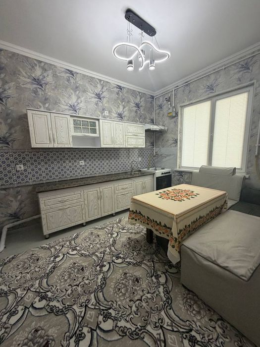 Qorasuvda 3 xonali kvartira srochna sotiladi