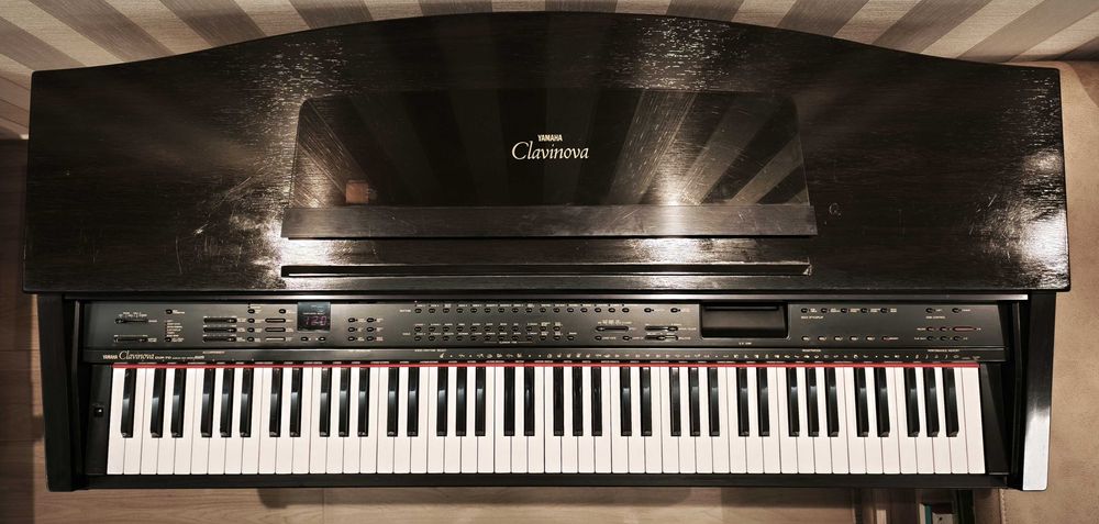 продавам дигитално пиано YAMAHA CLAVINOVA CVP-70 с съответното столче