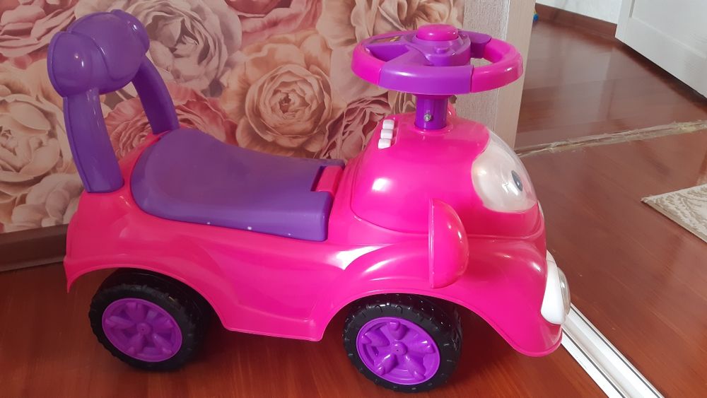 Детская машина для катания малыша