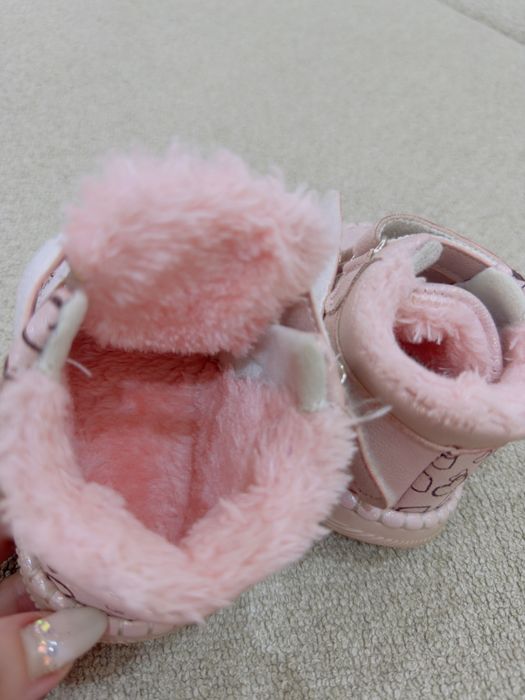 Продам детские осенние ботиночки