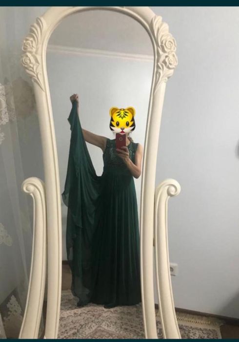 Продам нарядные платья