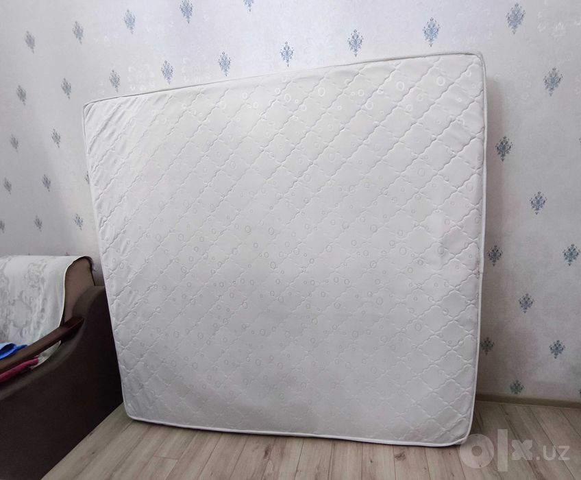 Матрас двуспальный 180 × 200 пружинный!