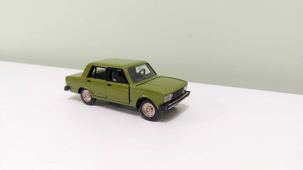ВАЗ 2105 А39 1:43 СССР