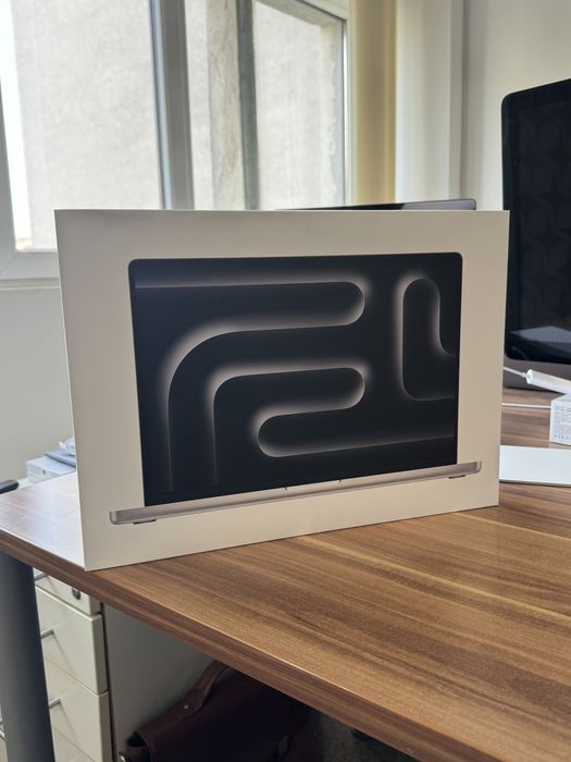 MacBook Pro 16 - inch / Apple M3 Pro Chip / 512 Gb / 18 Gb / Silver |