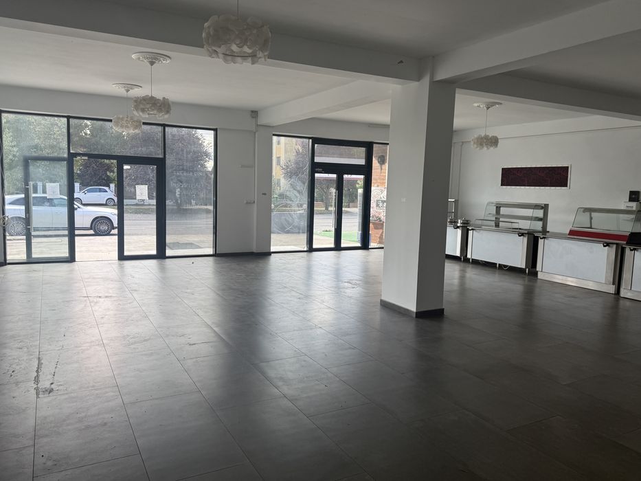 Spațiu comercial