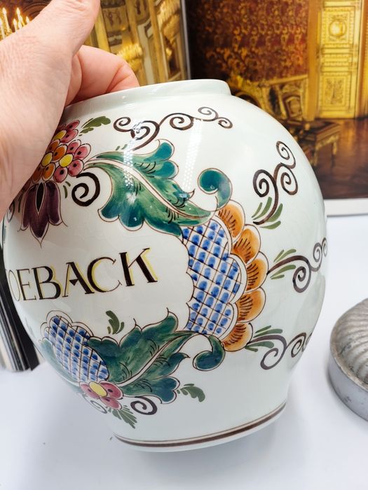 DELFT polichrome Холандия ,рисуван керамичен буркан
Hand painted 
Крас