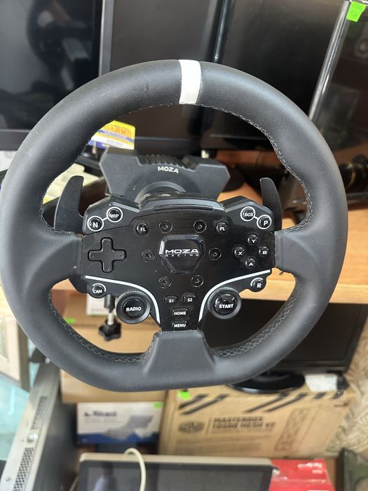 MOZA Racing R5 Direct Drive Bundle – волан, база и педали