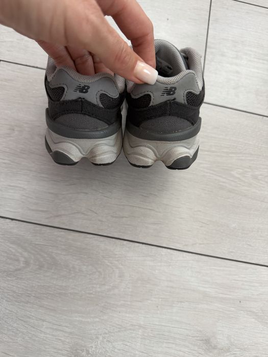 Детски оригинални маратонки new balance 26 номер на цена 45€.