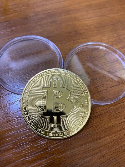 Метална Биткойн монета