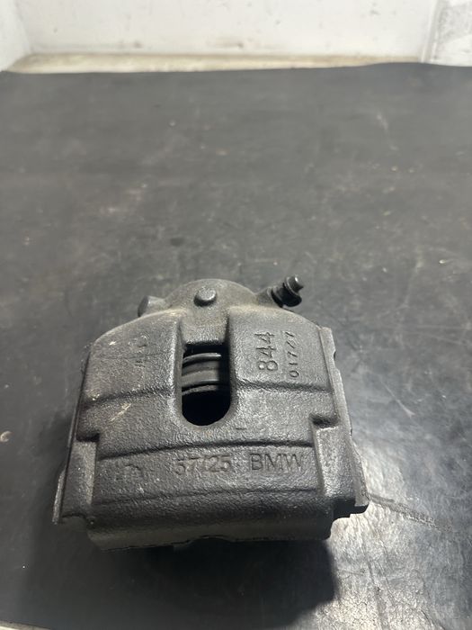 Etrier frana dreapta fata BMW X3 E83 2.0 diesel 150cp M47