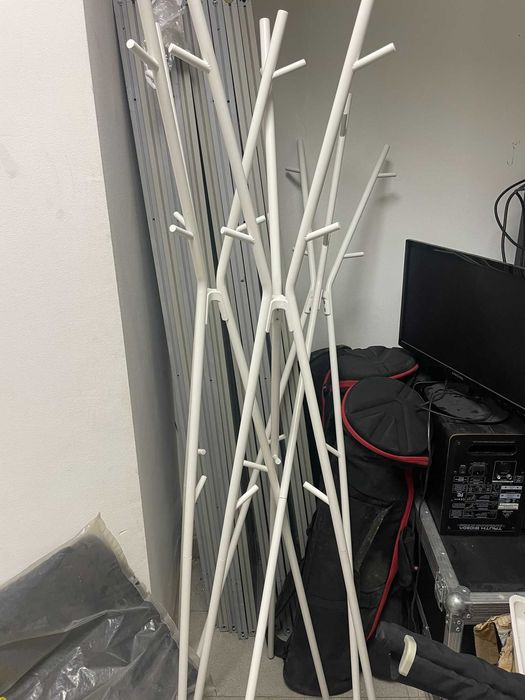 Разпродажба на Офис обзавеждане - бюра, столове, шкафове и др.